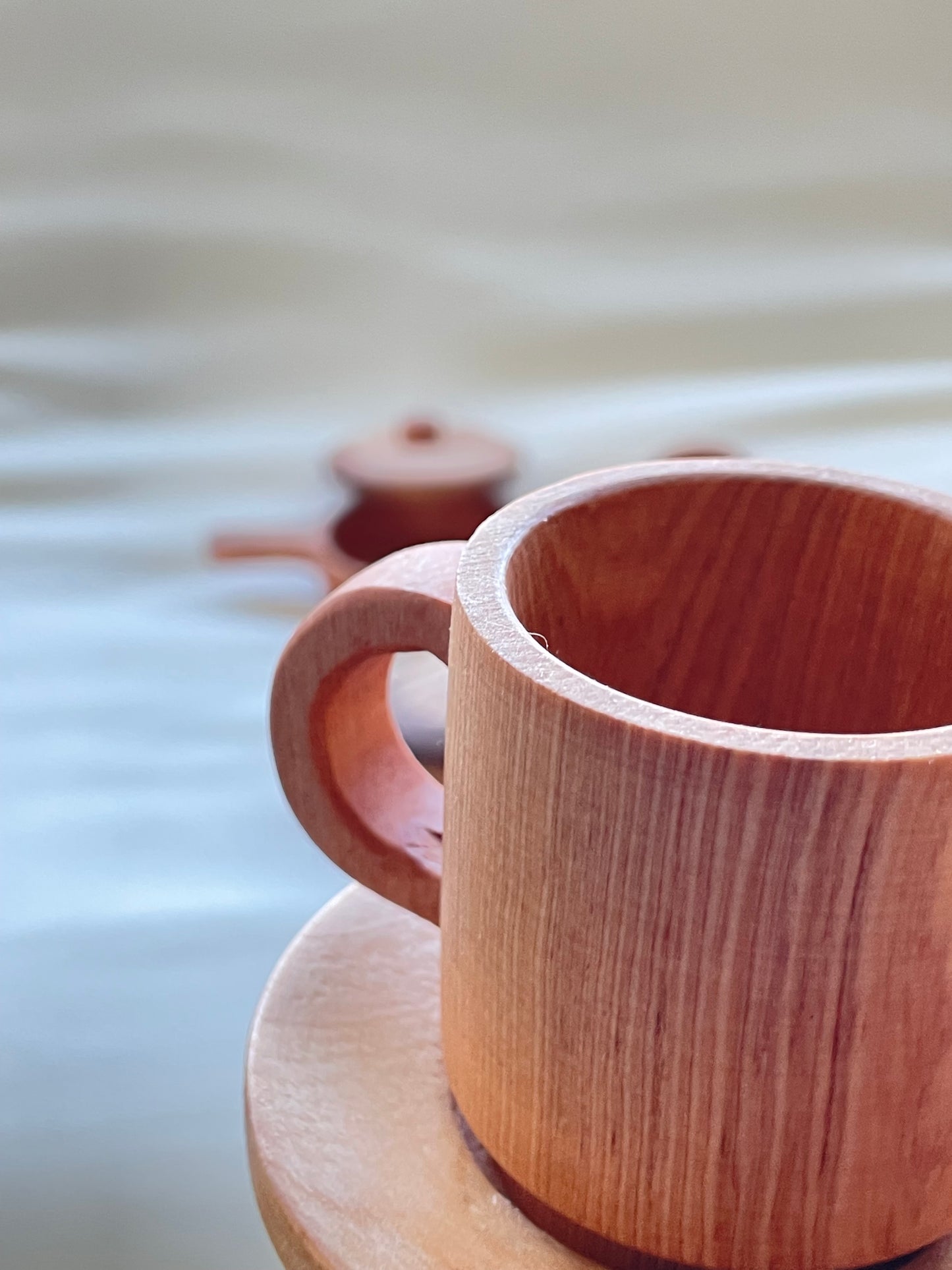 Set de 4 tazas y 4 platos de Juguete de Madera Nativa