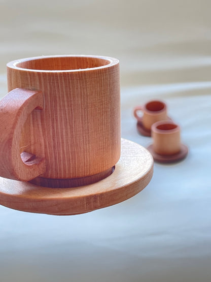 Set de 4 tazas y 4 platos de Juguete de Madera Nativa